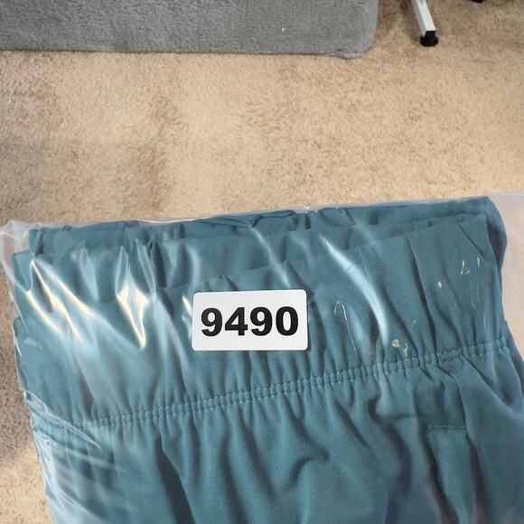 NEW FABLETICS 'The One' Mens Athletic Shorts 2XL Green 7" Lined Gym Workout NWT - Picture 7 of 7